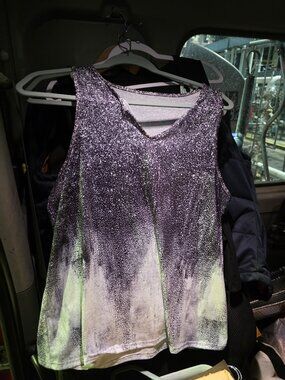 Black and white v neck sleeveless ladies top